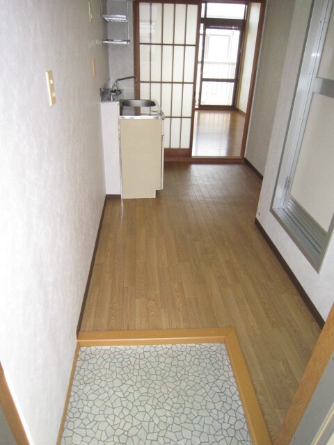 物件内観写真12　(玄関)