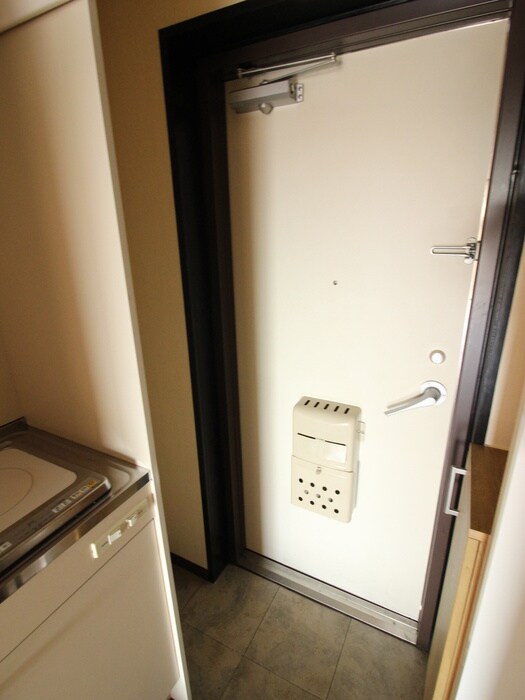 物件内観写真7　(玄関)