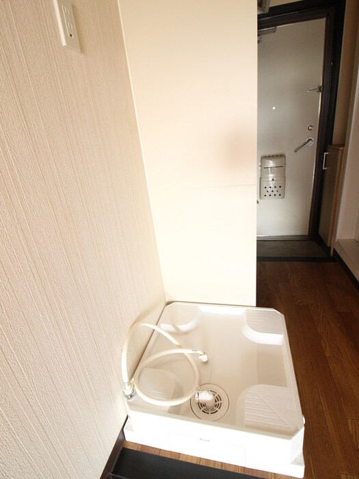 物件内観写真10　(洗濯機置場)