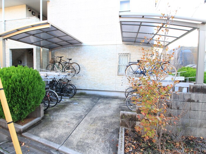物件外観写真6　(駐輪場)