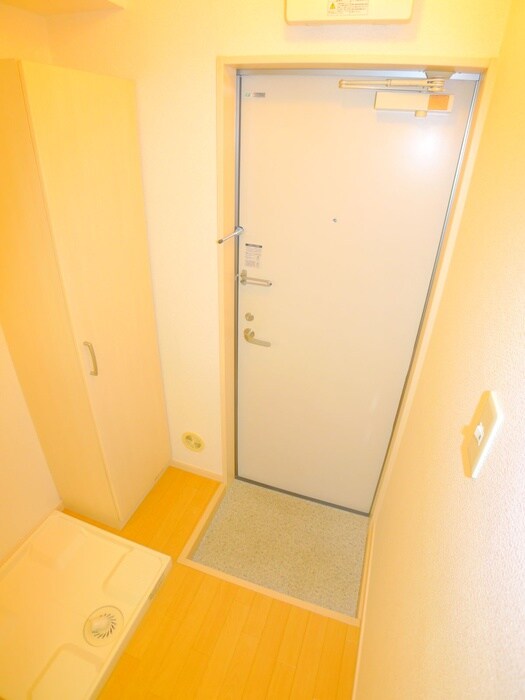 物件内観写真16　(玄関)