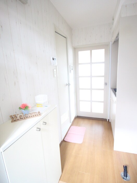 物件内観写真11　(玄関)