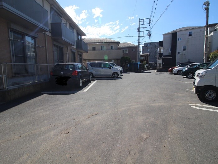 物件外観写真5　(駐車場)
