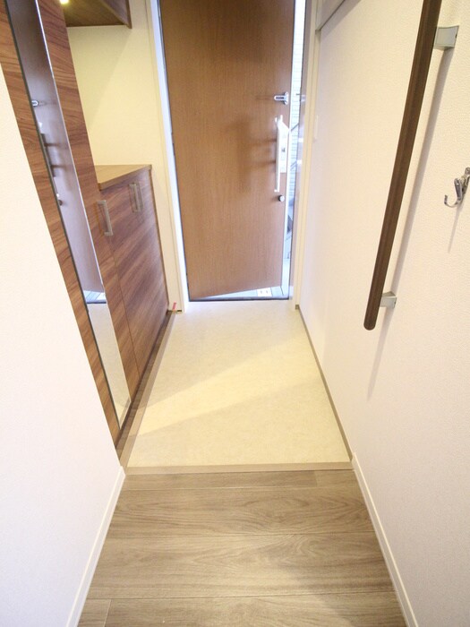 物件内観写真18　(玄関)