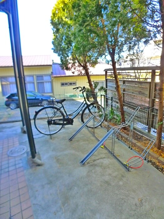 物件外観写真5　(駐輪場)