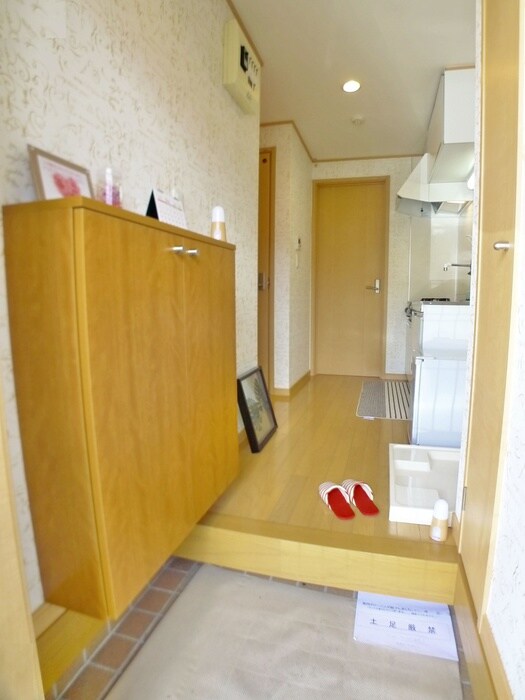 物件内観写真18　(玄関)