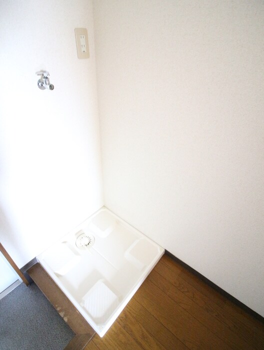 物件内観写真10　(洗濯機置場)