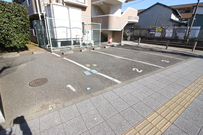 物件外観写真2　(駐車場)