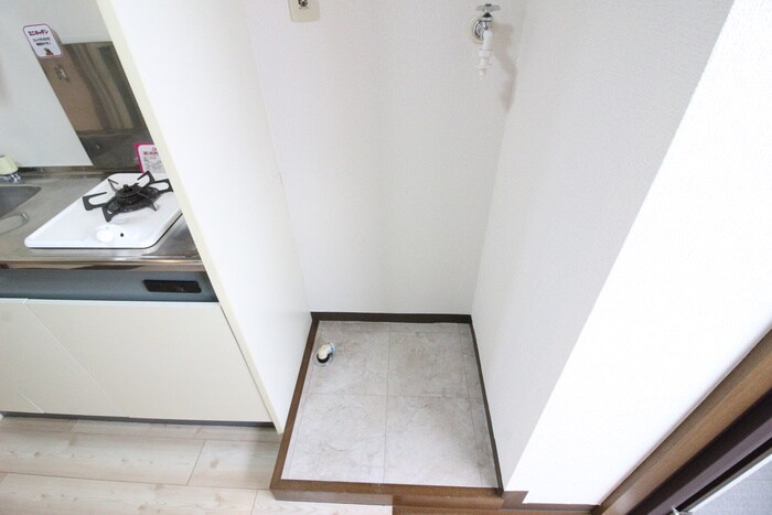 物件内観写真11　(洗濯機置場)