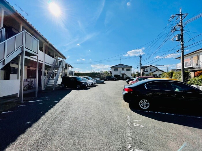 物件外観写真3　(駐車場)