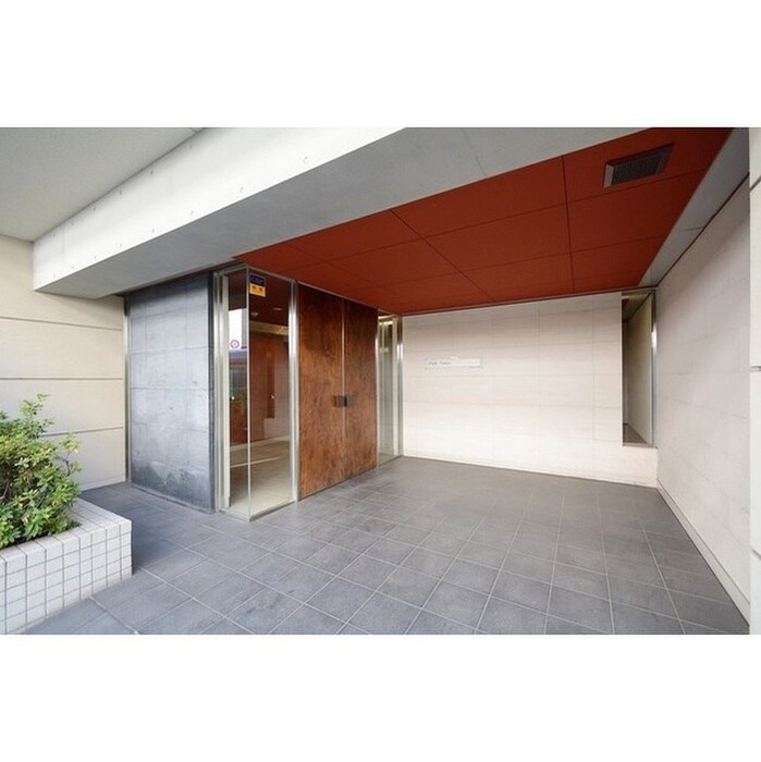 物件外観写真4　(エントランス部分)