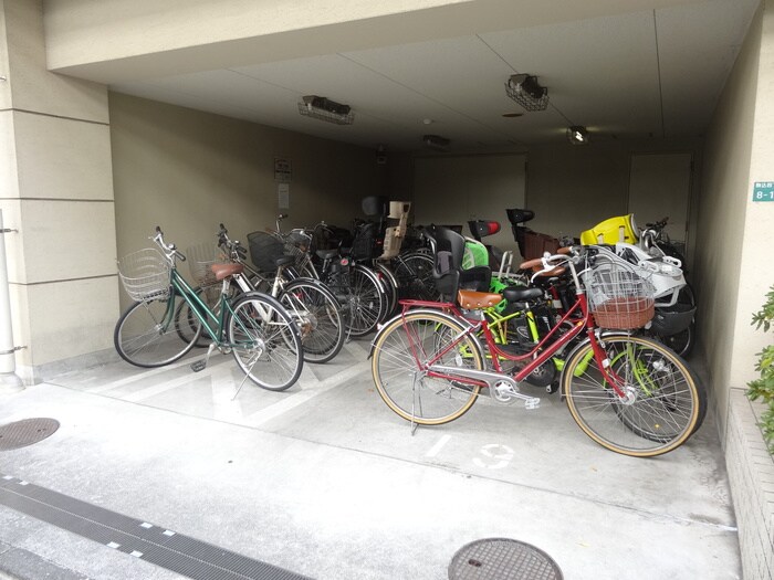 物件外観写真5　(駐輪場)