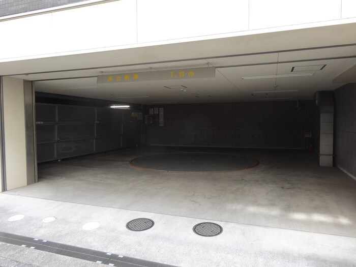 物件外観写真6　(駐車場)