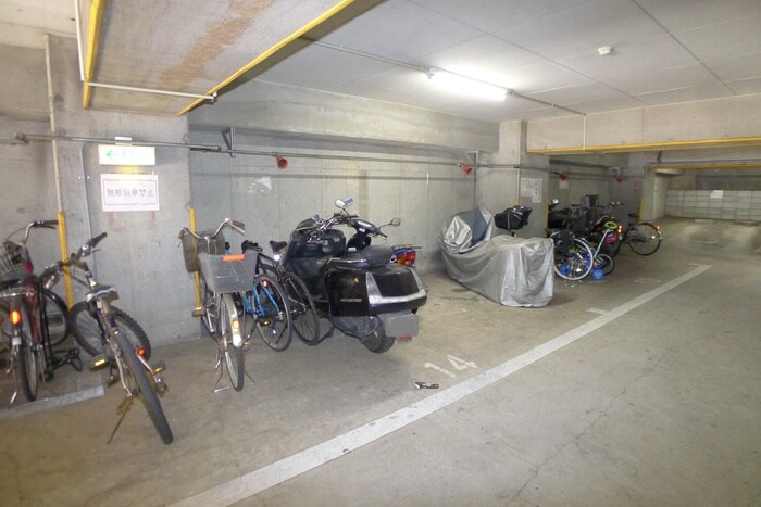 物件外観写真6　(駐輪場)