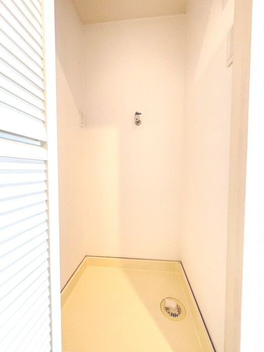 物件内観写真12　(洗濯機置場)