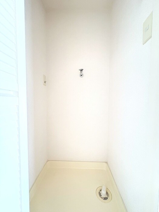 物件内観写真12　(洗濯機置場)