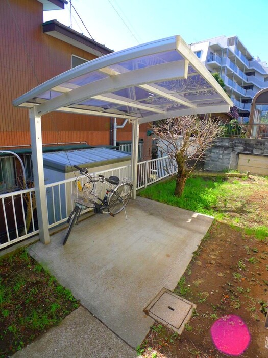 物件外観写真4　(駐輪場)