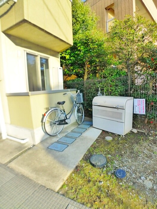 物件外観写真3　(駐輪場)