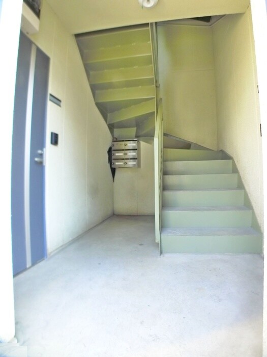 物件外観写真4　(エントランス部分)