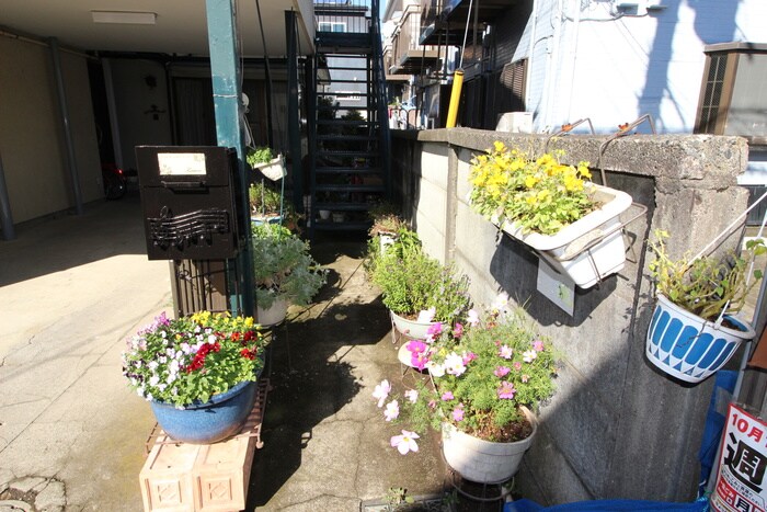 物件外観写真2　(エントランス部分)