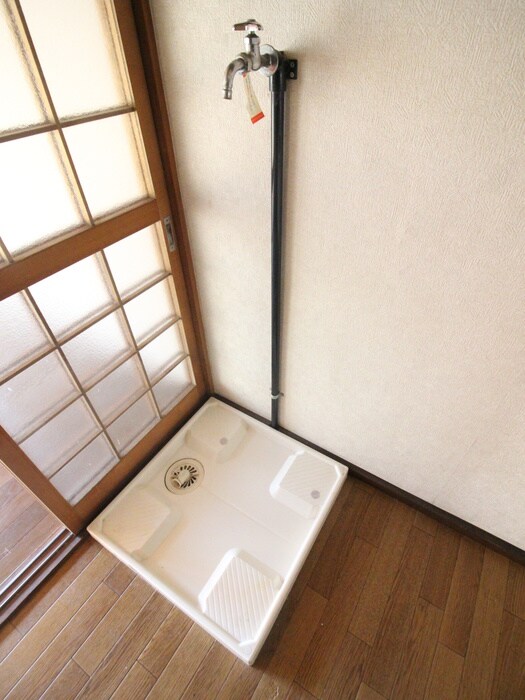 物件内観写真11　(洗濯機置場)