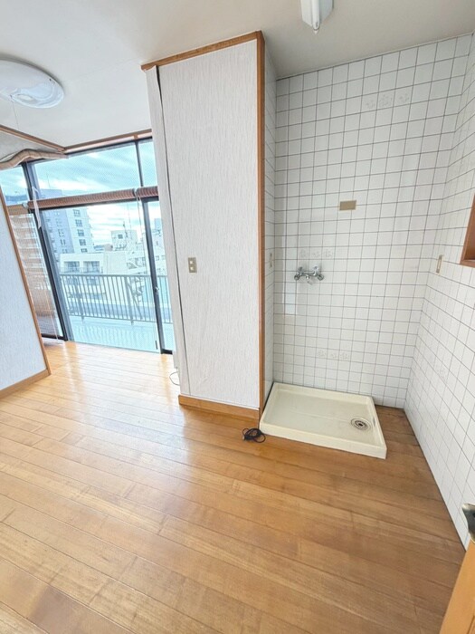 物件内観写真16　(洗濯機置場)