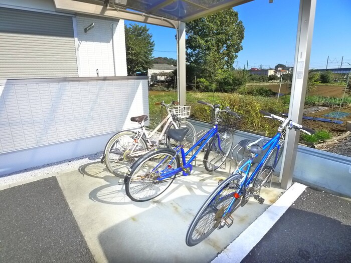 物件外観写真4　(駐輪場)