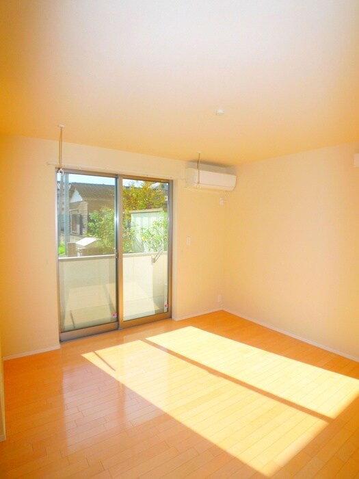 物件内観写真11　(室内からの展望)