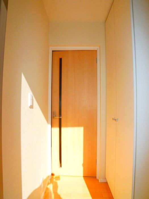 物件内観写真16　(玄関)