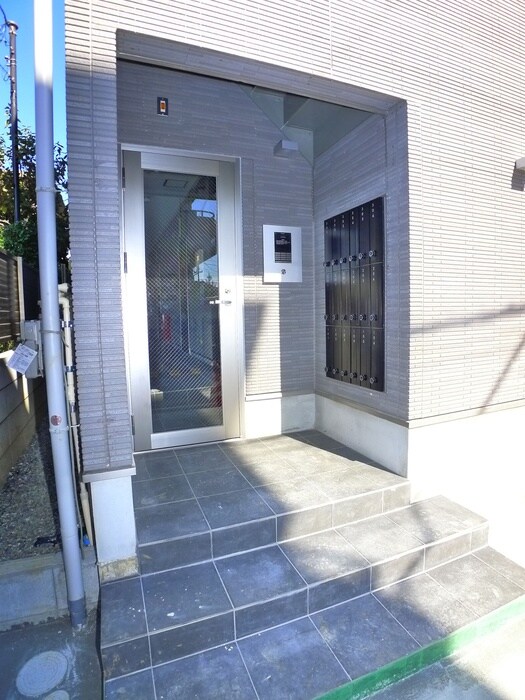 物件外観写真4　(エントランス部分)