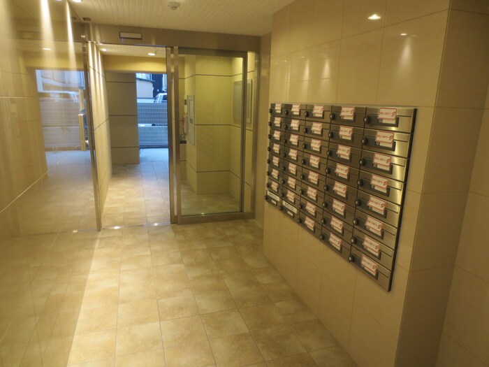 物件外観写真5　(エントランス部分)