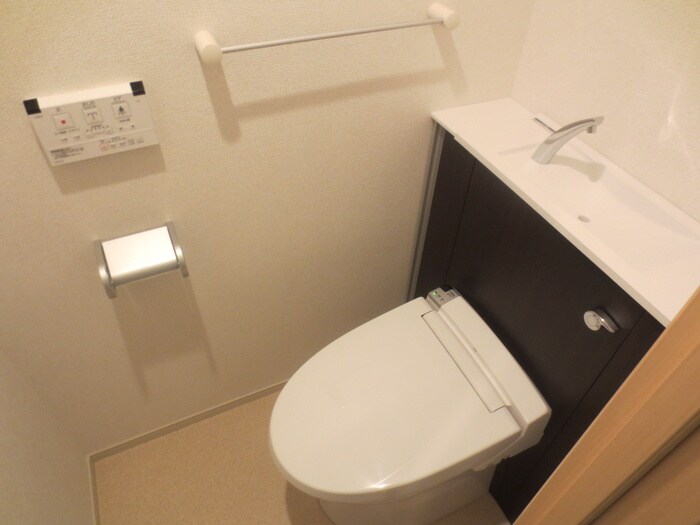 物件内観写真15　(トイレ)