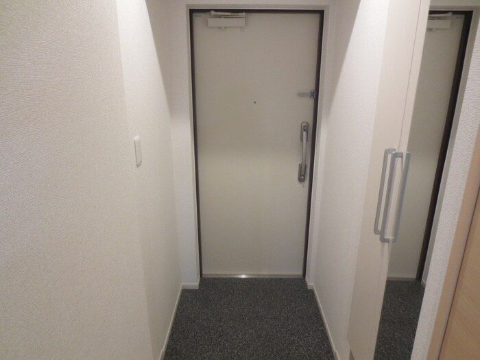 物件内観写真17　(玄関)