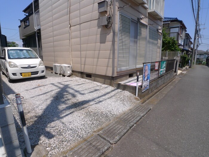 物件外観写真3　(駐車場)