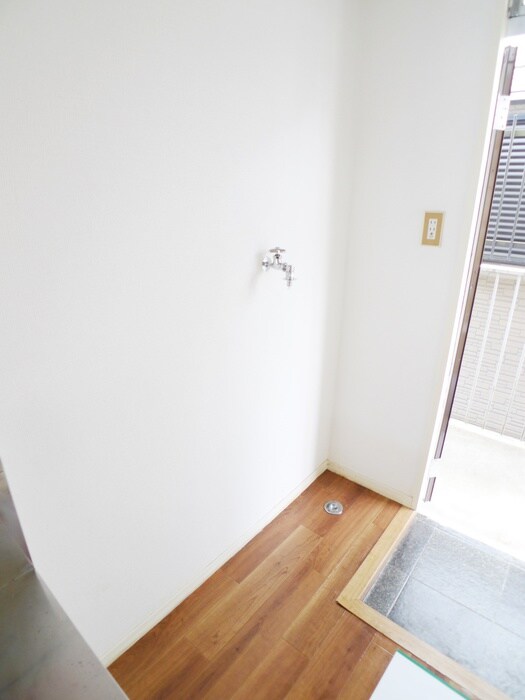 物件内観写真12　(洗濯機置場)