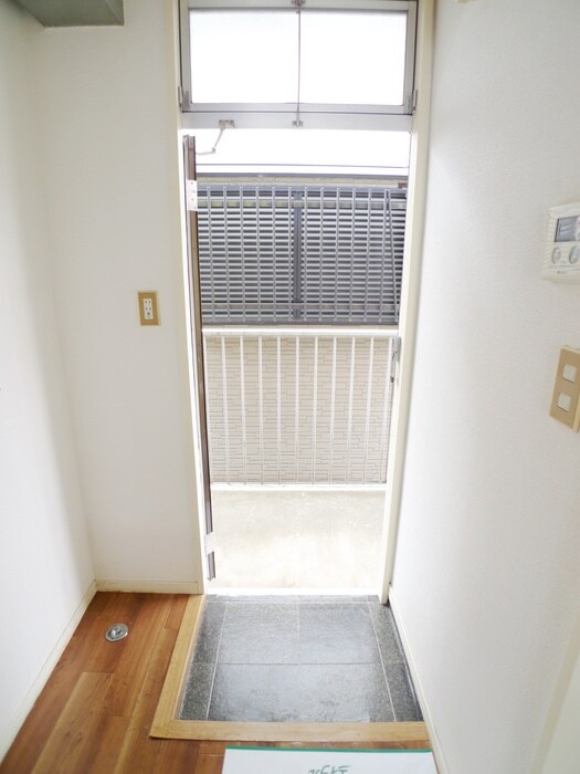 物件内観写真14　(玄関)