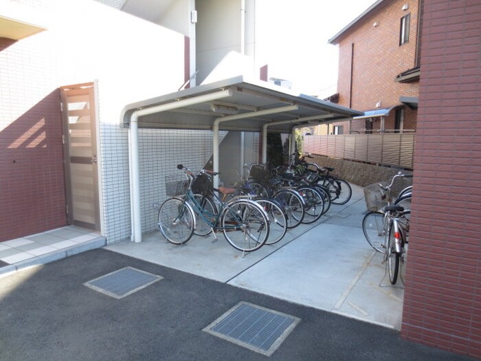 物件外観写真2　(駐輪場)