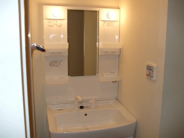 物件内観写真8　(洗面)