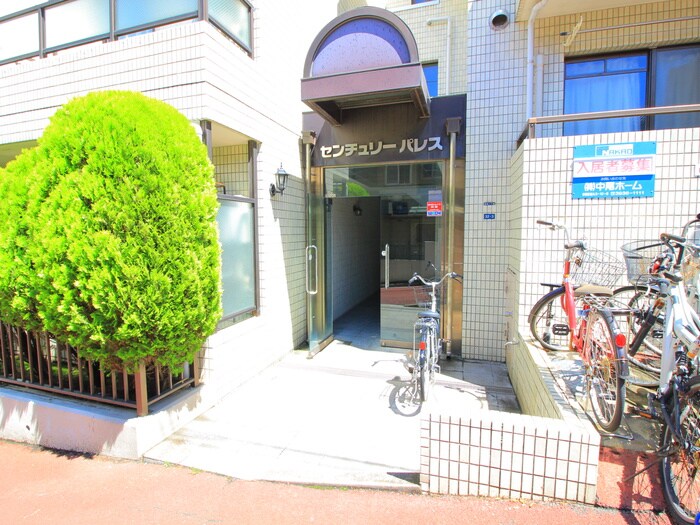 物件外観写真3　(エントランス部分)