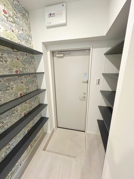 物件内観写真16　(玄関)