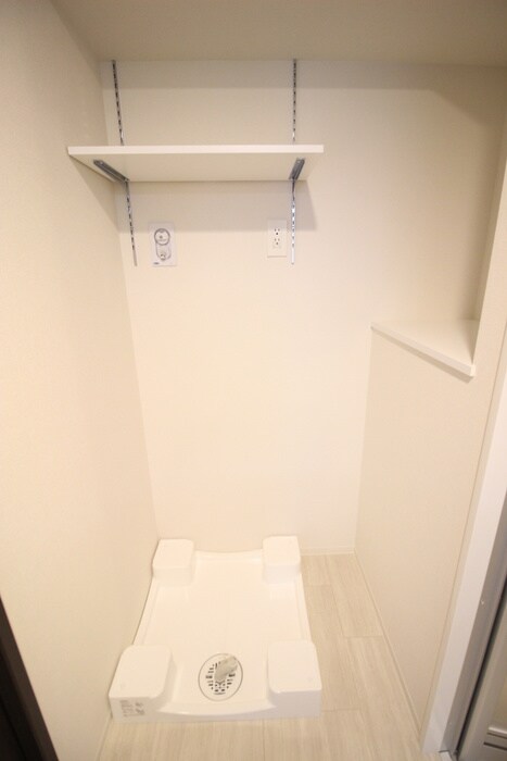 物件内観写真11　(洗濯機置場)