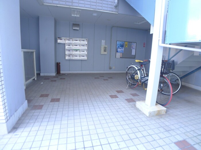 物件外観写真4　(エントランス部分)