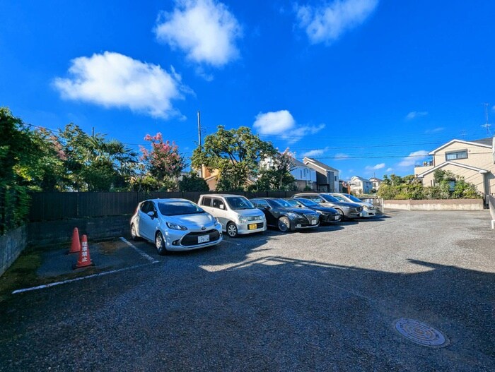 物件外観写真3　(駐車場)