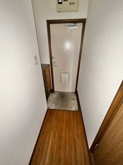 物件内観写真18　(玄関)
