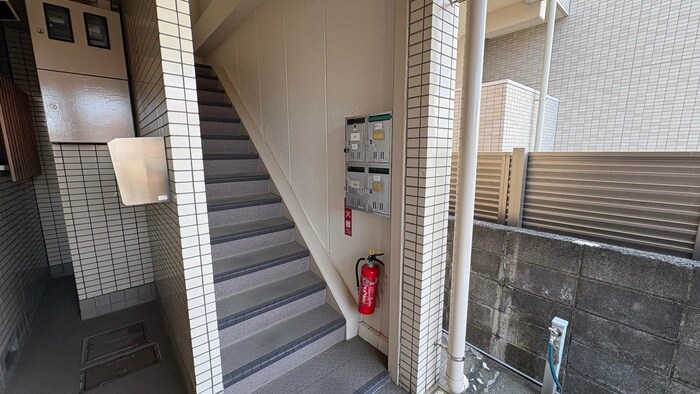 ビ－・エム・シ－ さぎ沼のエントランス部分