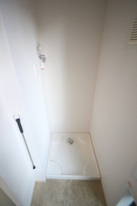 物件内観写真12　(洗濯機置場)