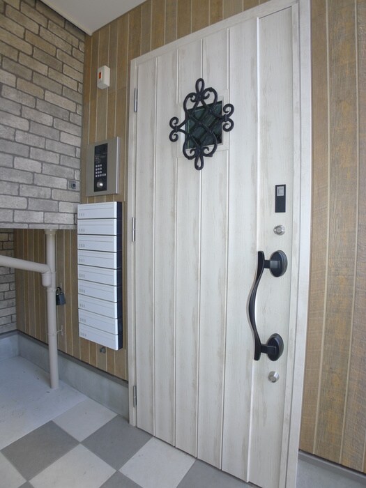 物件外観写真6　(エントランス部分)