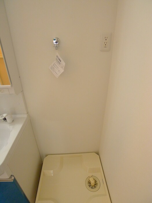 物件内観写真15　(洗濯機置場)