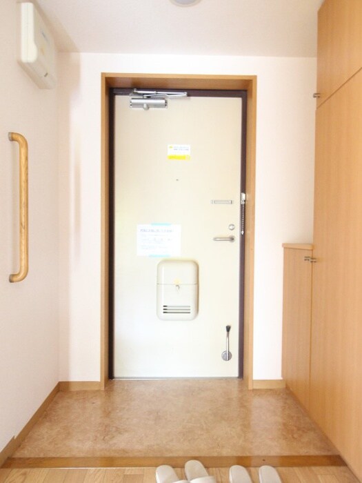 物件内観写真7　(玄関)