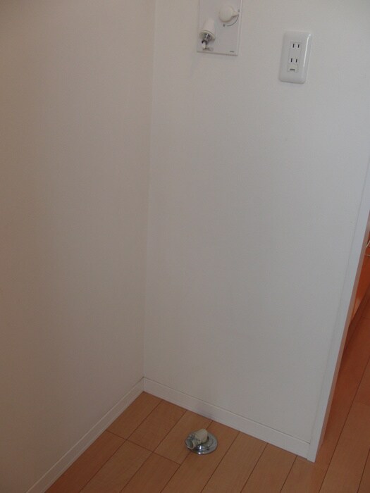 物件内観写真12　(洗濯機置場)